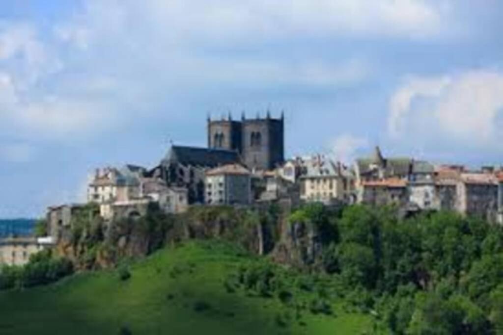 Joli A Murat Proche Du Lioran Cantal